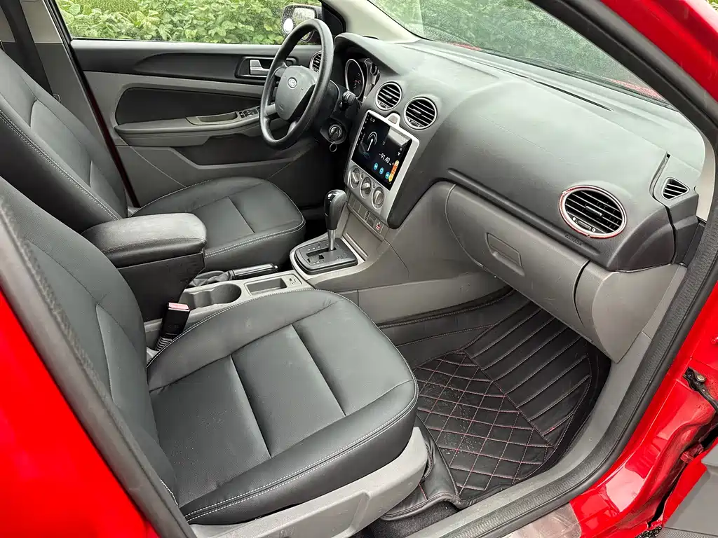 Ford Focus 2015 — фото 12
