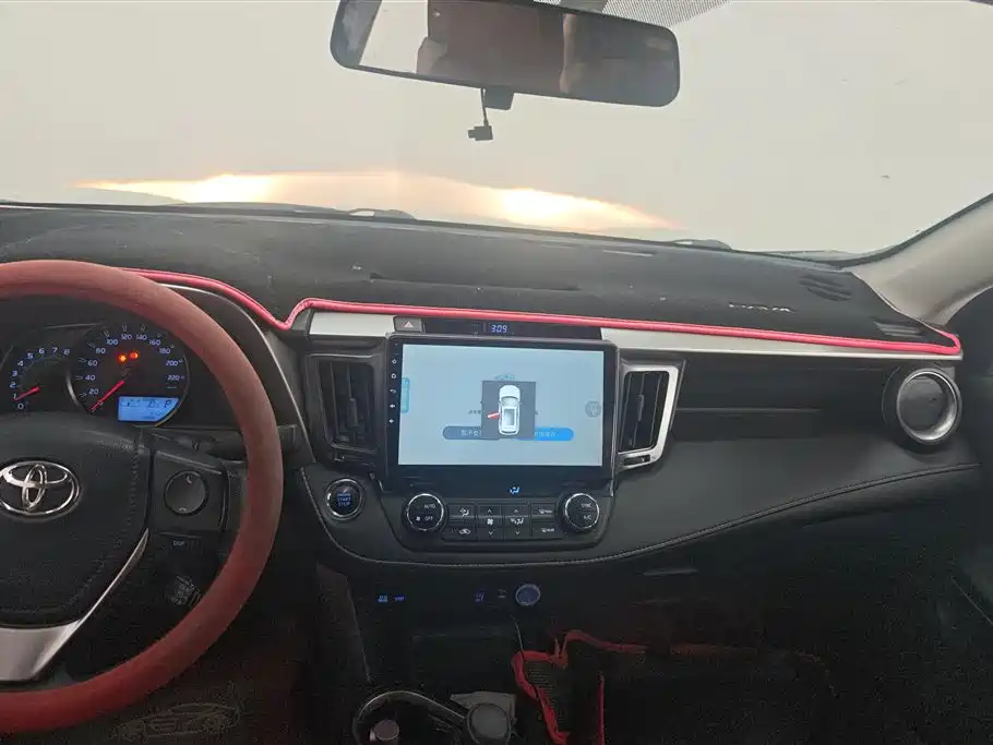 Toyota RAV4 2019 — фото 13