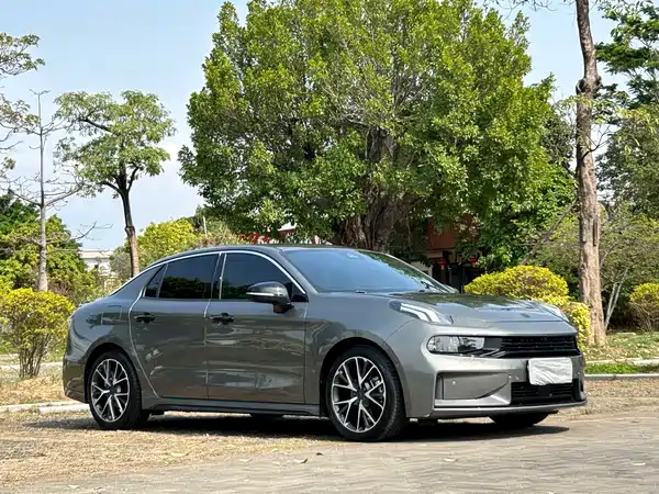 Lynk & Co 03 2022