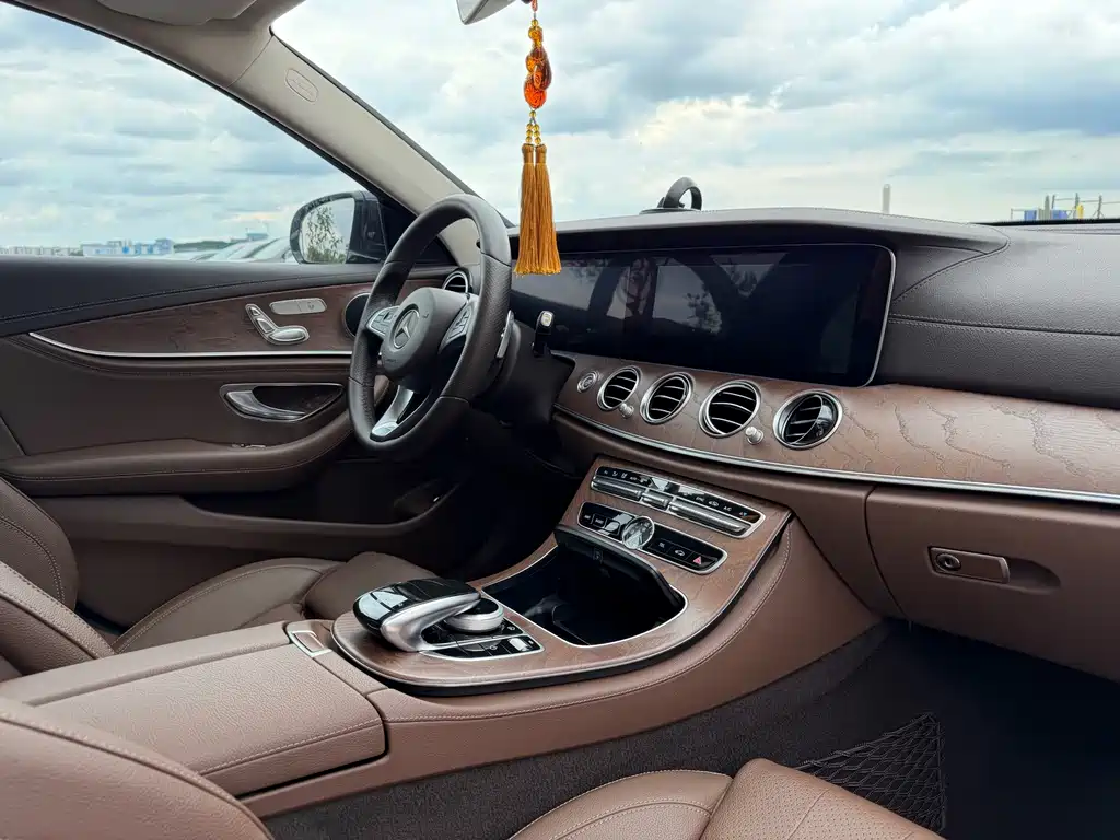 Mercedes-Benz E-Class 2018 — фото 11