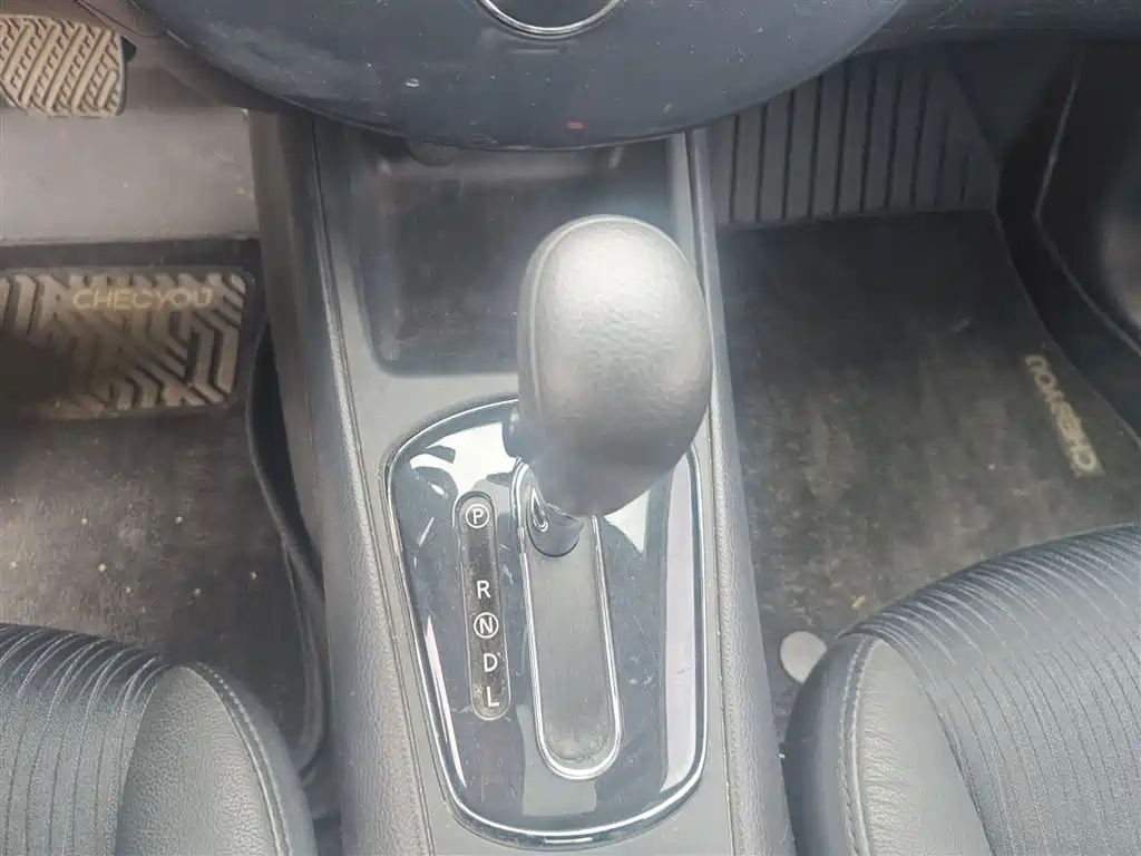 Nissan Tiida 2015 — фото 14