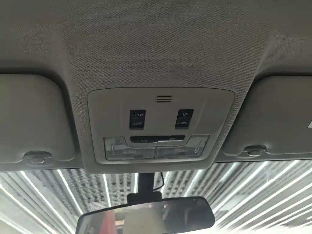 Toyota RAV4 2017 — фото 20