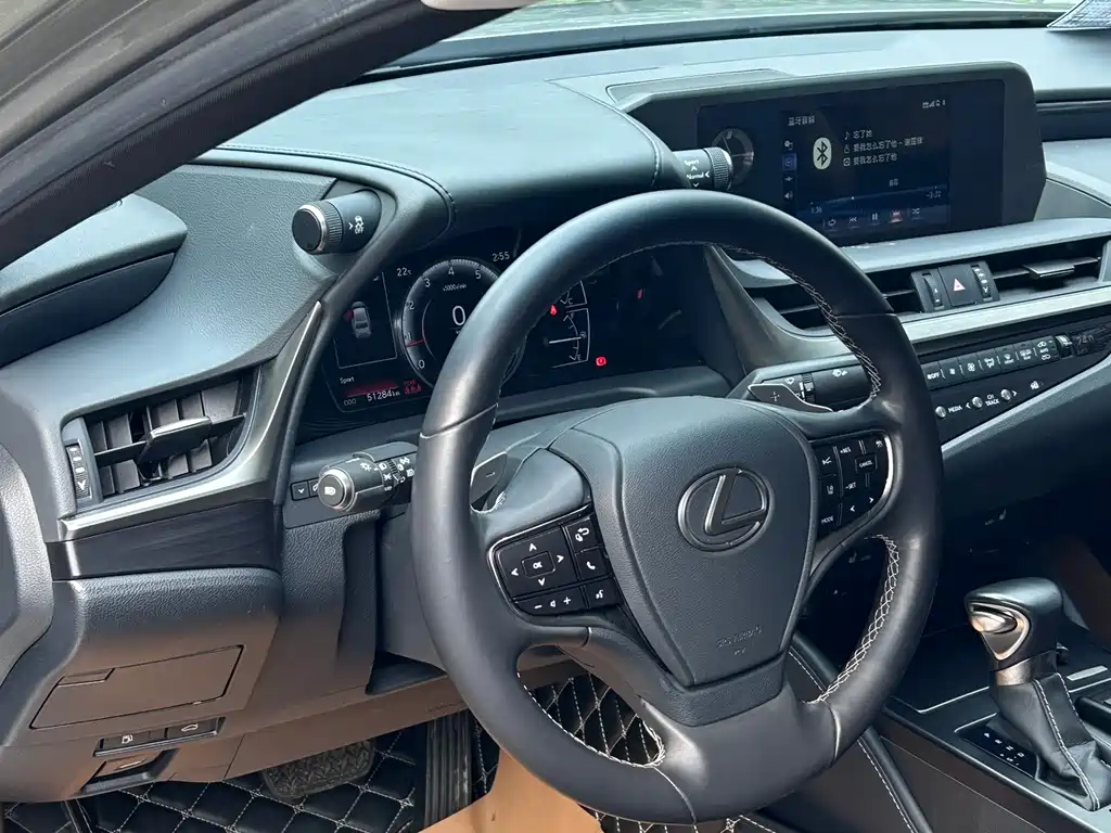 Lexus ES 2020 — фото 14