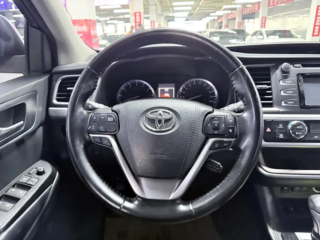 Toyota Highlander 2018 — фото 13