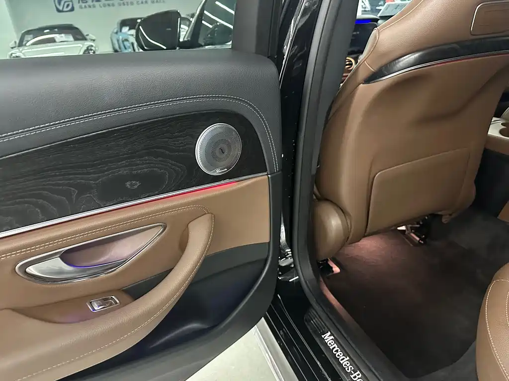 Mercedes-Benz E-Class 2019 — фото 12