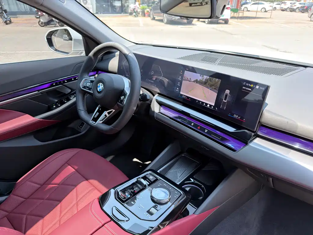 BMW 5 Series 2025 — фото 13