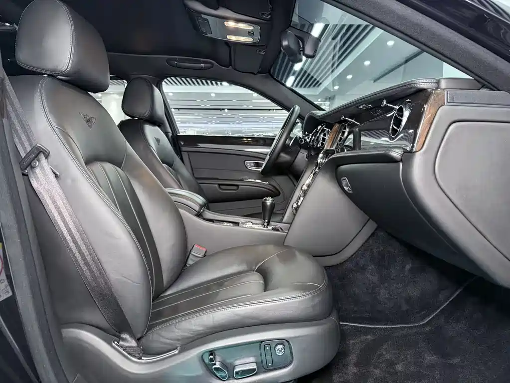 Bentley Mulsanne 2015 — фото 10