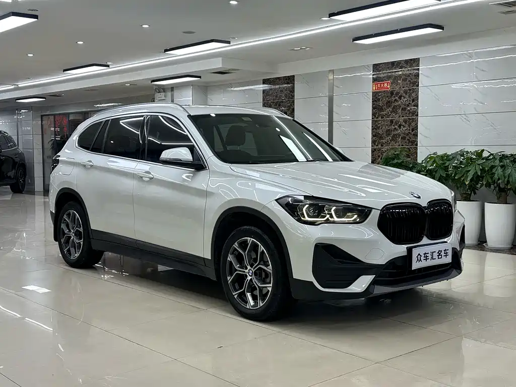 BMW X1 2021 — фото 3