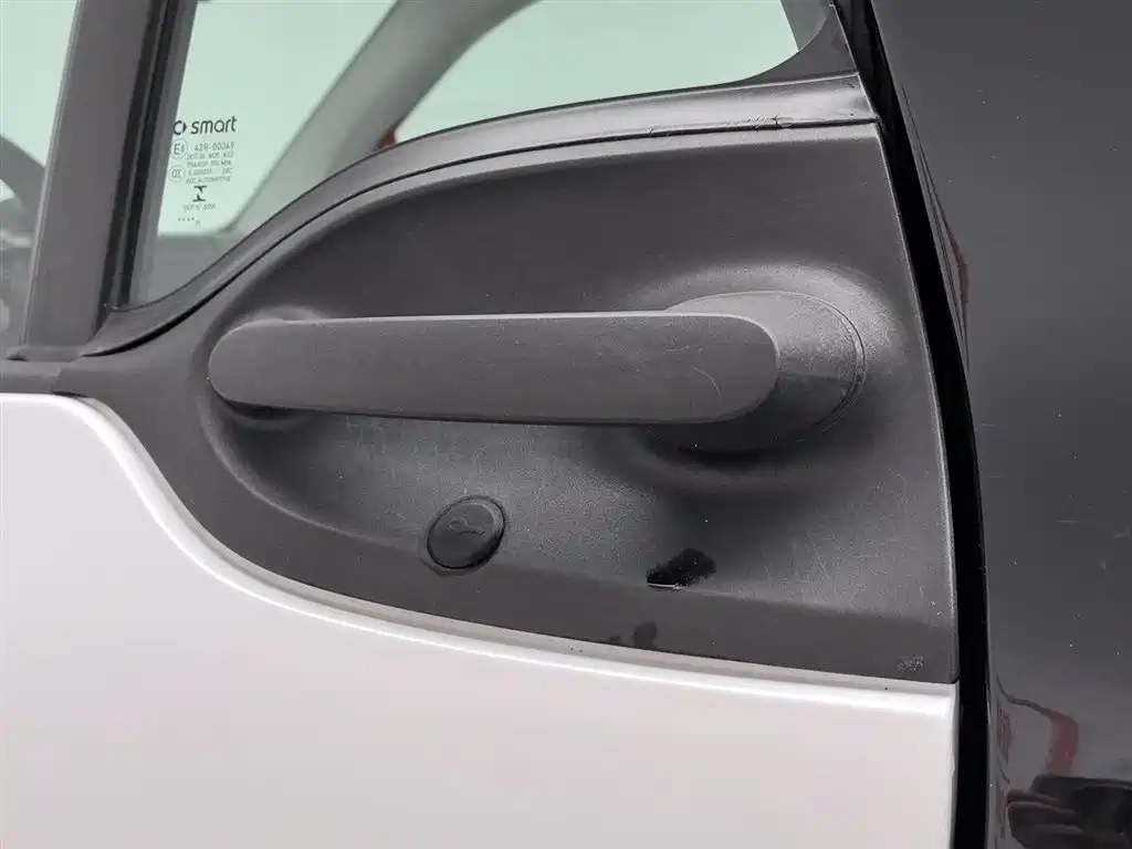 smart Fortwo 2018 — фото 18