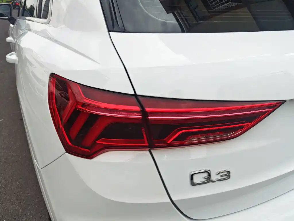 Audi Q3 2021 — фото 12