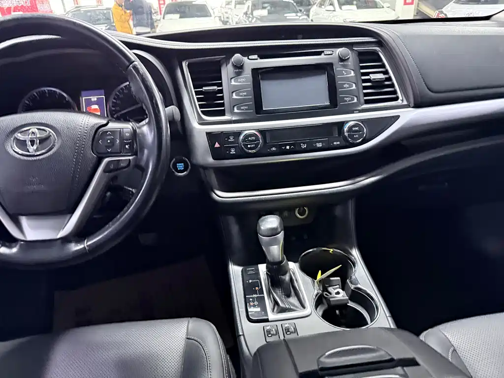 Toyota Highlander 2018 — фото 12
