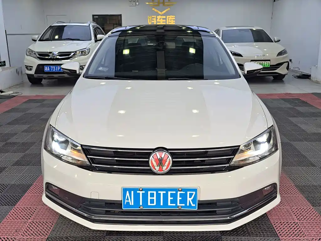 Volkswagen Sagitar 2016
