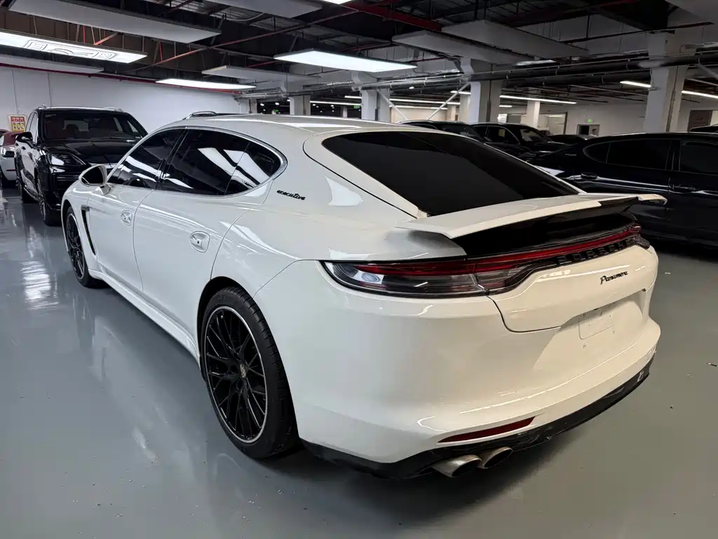 Porsche Panamera 2015 — фото 16