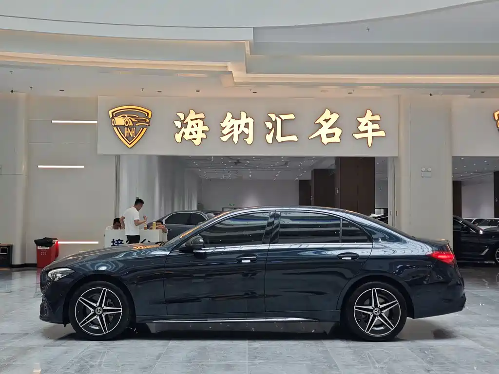 Mercedes-Benz C-Class 2024