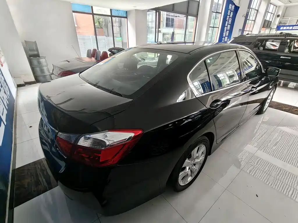 Honda Accord 2016 — фото 12