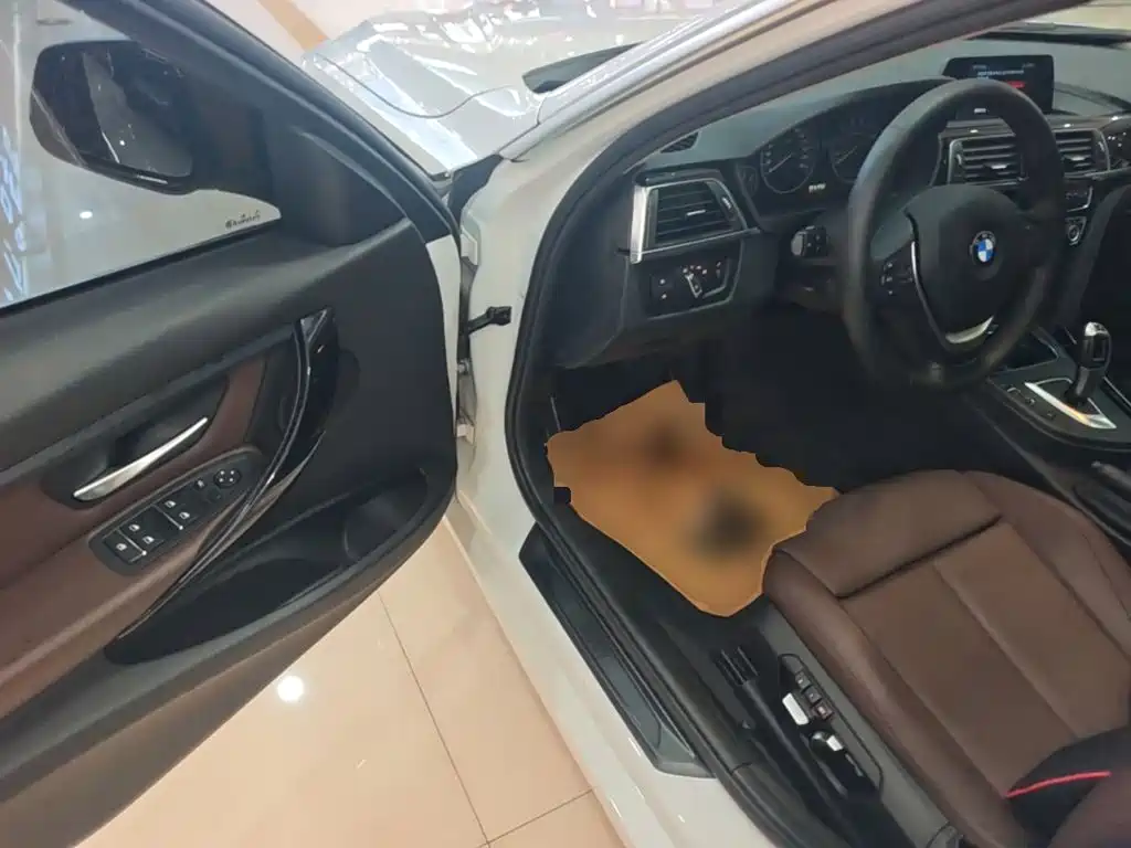 BMW 3 Series 2018 — фото 16