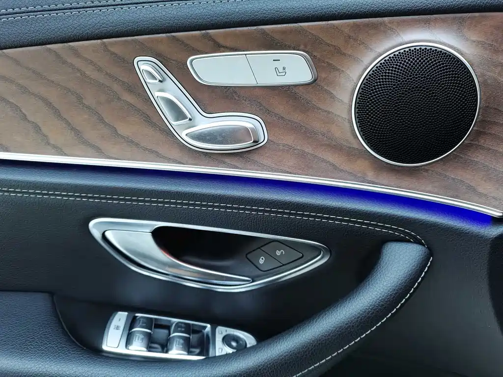 Mercedes-Benz E-Class 2019 — фото 18