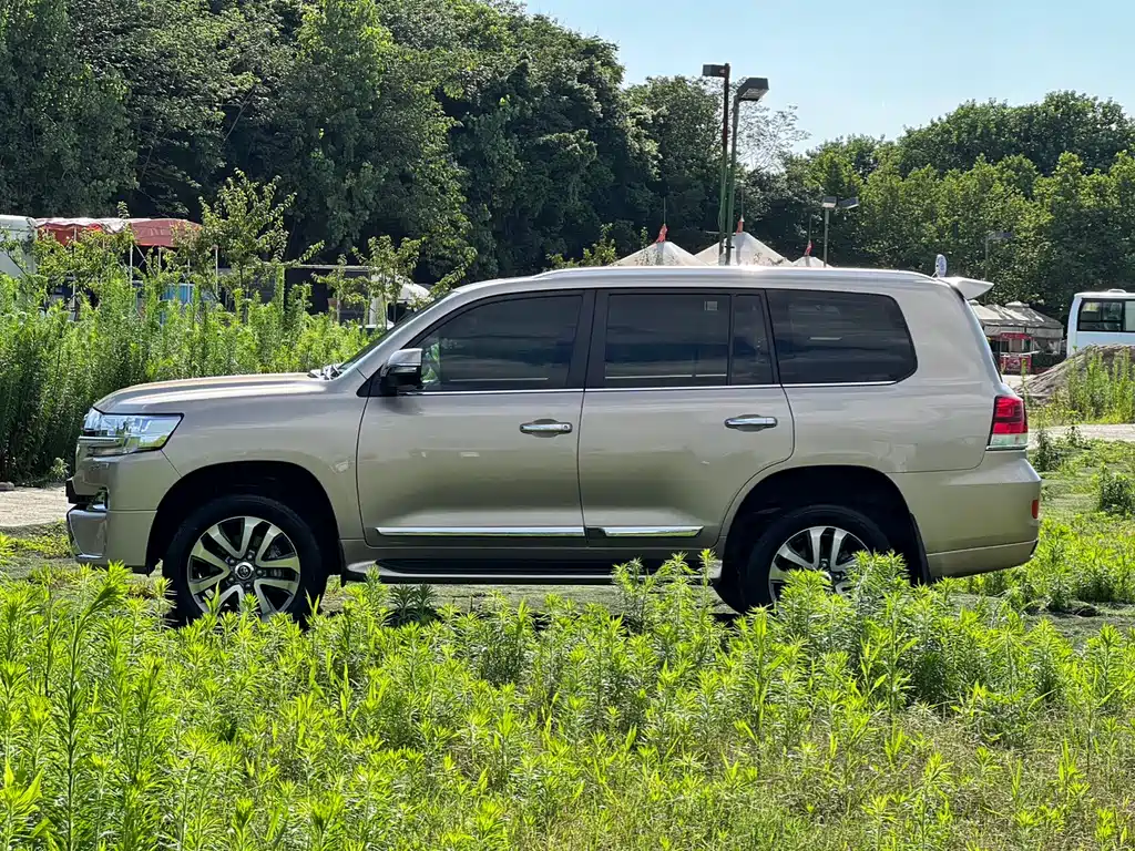 Toyota Land Cruiser 2019 — фото 3