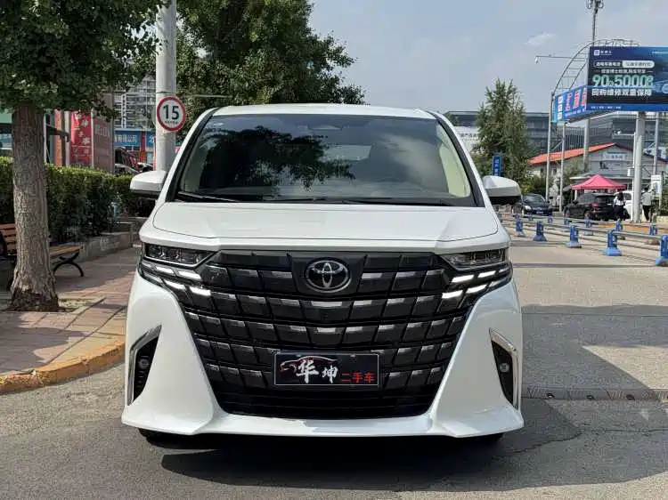 Toyota Alphard 2024 — фото 1