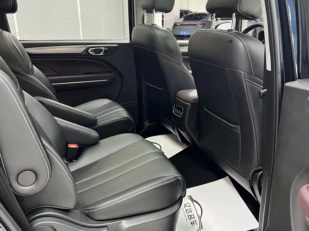 GAC Motor Trumpchi M6 2022 — фото 21