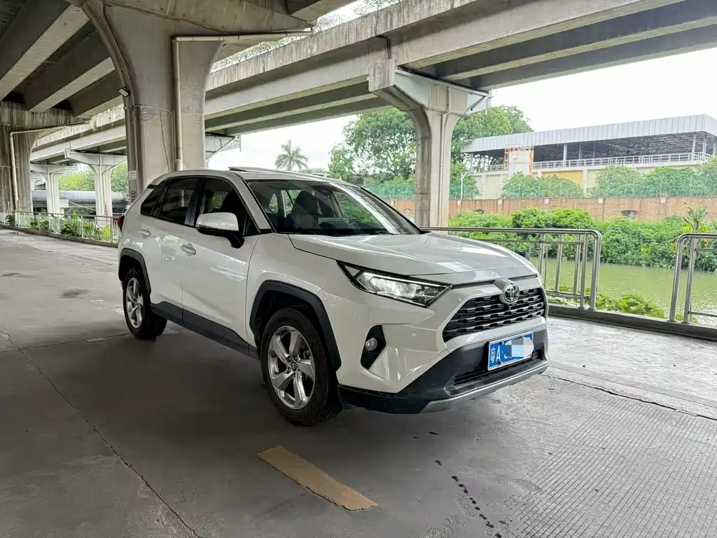 Toyota RAV4 2019 — фото 2