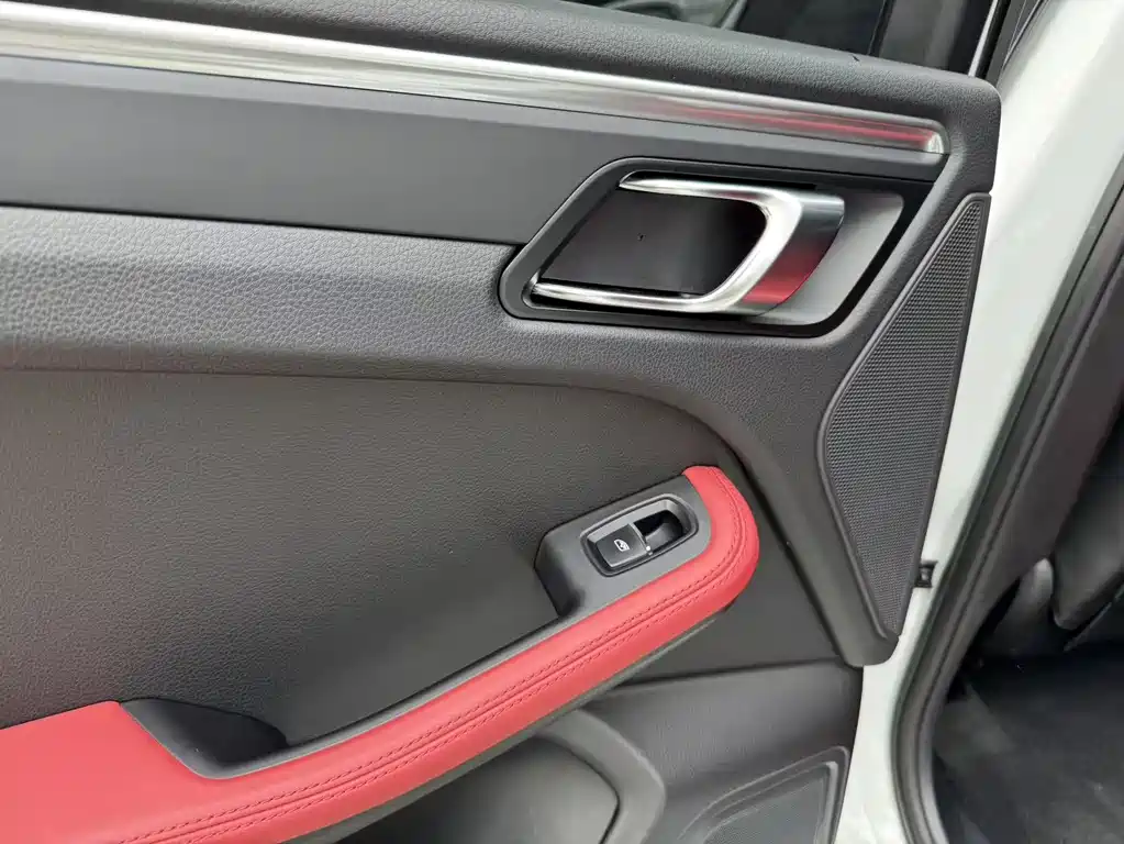Porsche Macan 2019 — фото 18