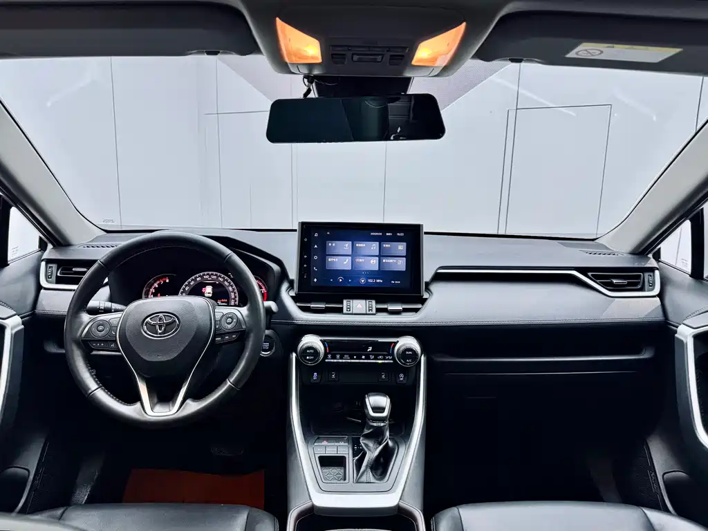 Toyota RAV4 2022 — фото 19