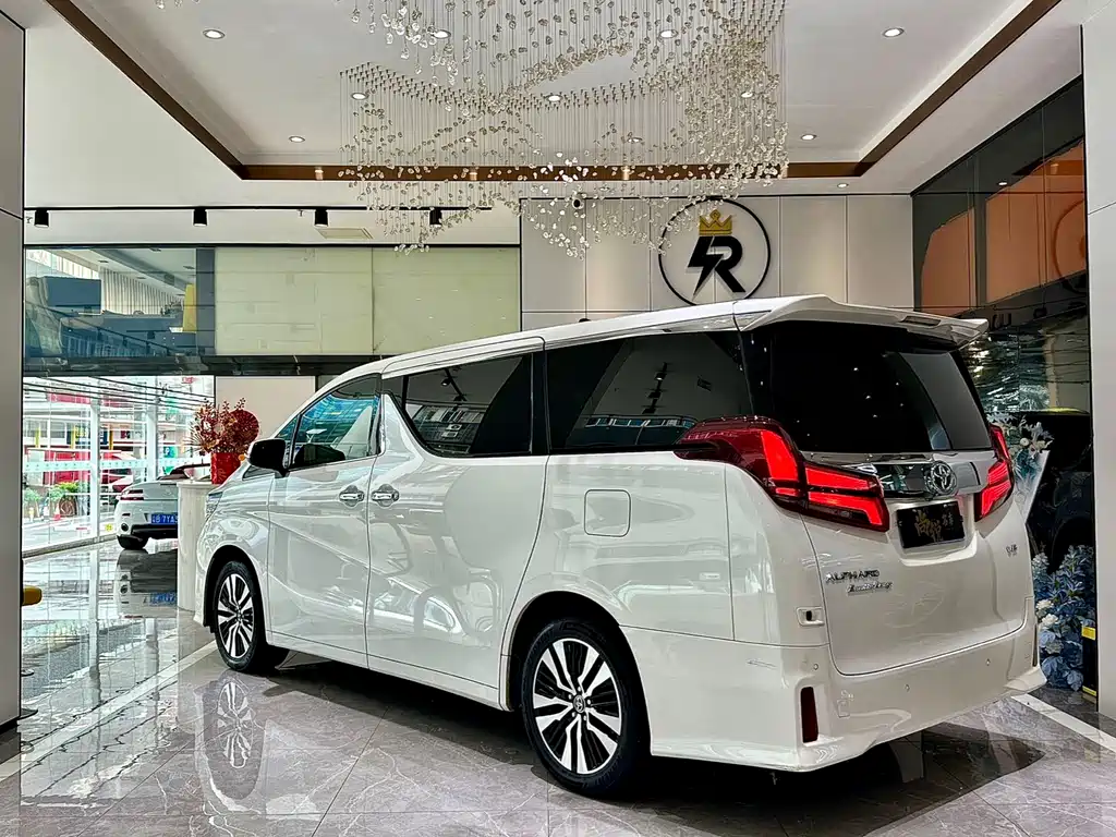 Toyota Alphard 2018 — фото 13