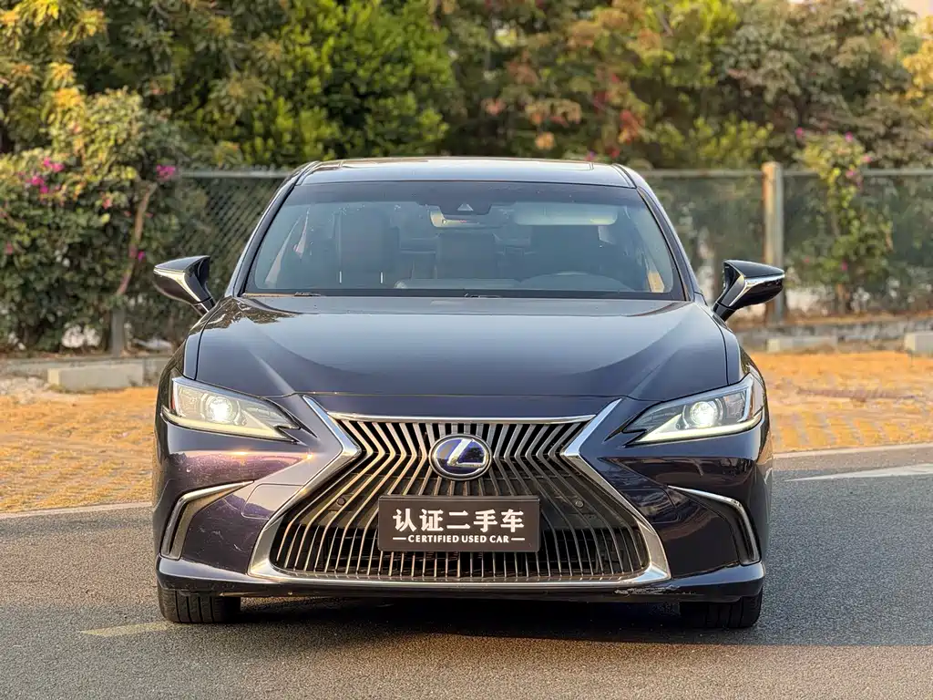 Lexus ES 2019 — фото 2
