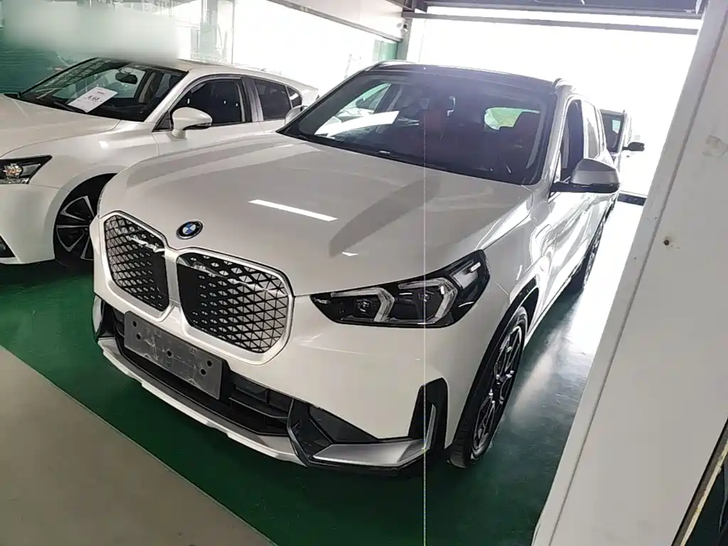 BMW iX1 2024