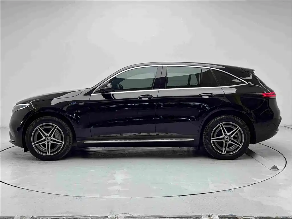 Mercedes-Benz EQC 2022 — фото 20