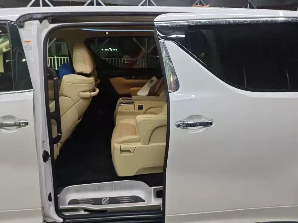 Toyota Alphard 2022 — фото 4
