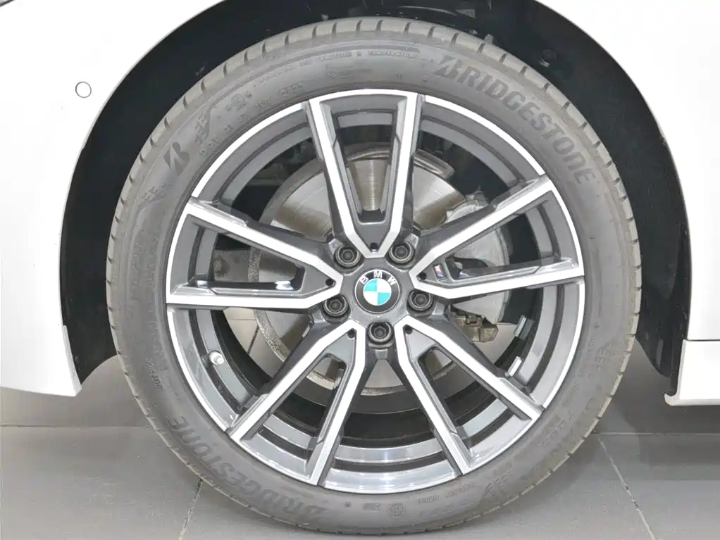 BMW 3 Series 2024 — фото 15