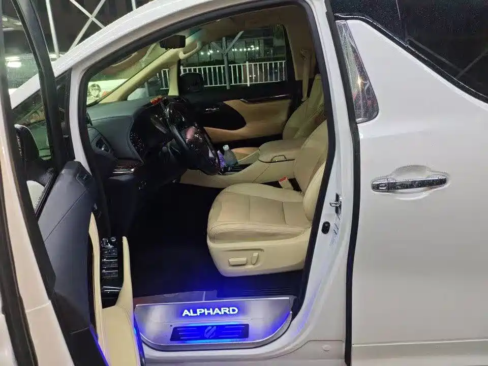 Toyota Alphard 2022 — фото 3