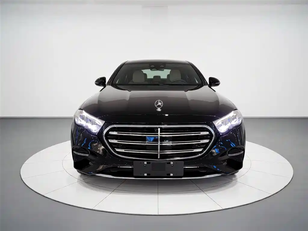 Mercedes-Benz E-Class 2025 — фото 3