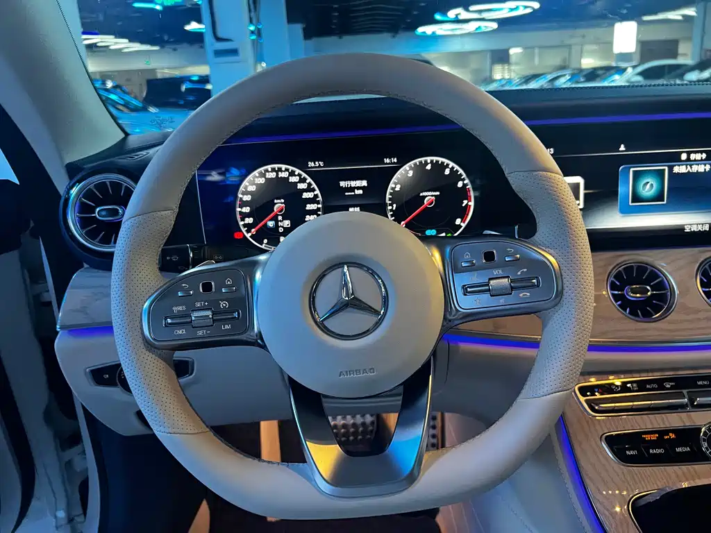 Mercedes-Benz E-Class 2020 — фото 13
