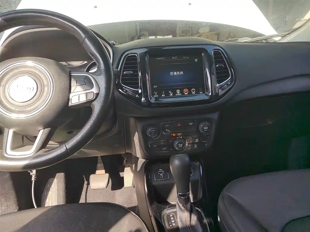 Jeep Compass 2017 — фото 13