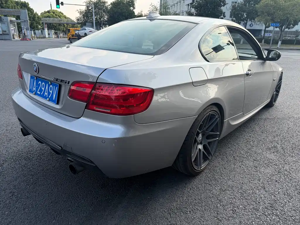 BMW 3 Series 2011