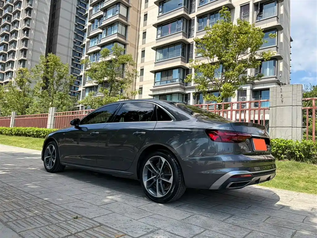 Audi A4L 2023 — фото 25