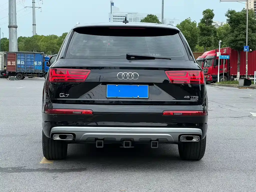Audi Q7 2019 — фото 8
