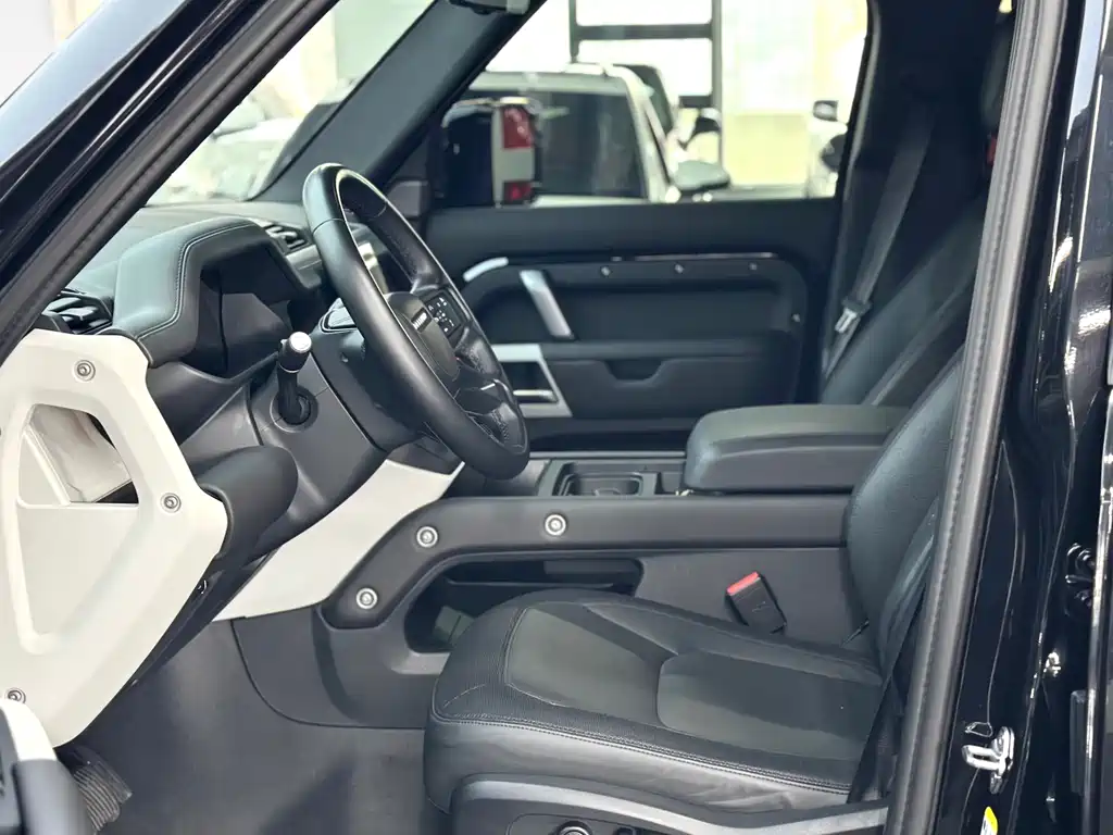Land Rover Defender 2022