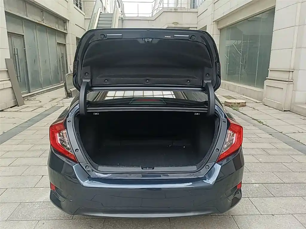 Honda Civic 2018 — фото 19