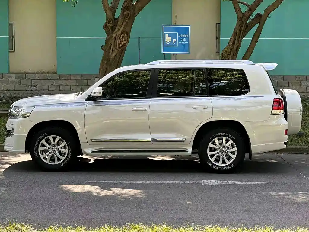 Toyota Land Cruiser 2019 — фото 2