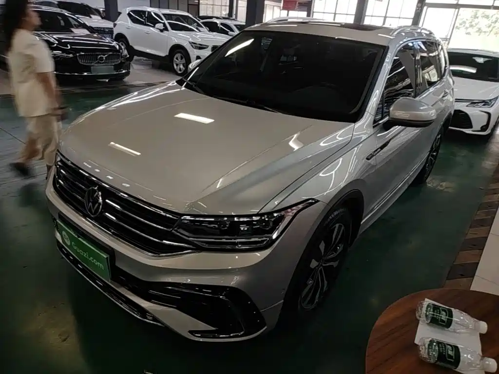 Volkswagen Tiguan L 2023 — фото 1