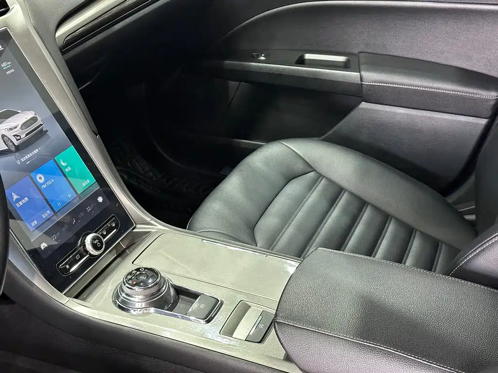 Ford Mondeo 2020 — фото 15