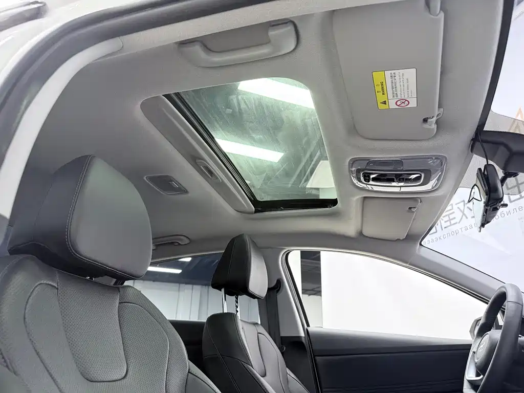 Hyundai Elantra 2023 — фото 21