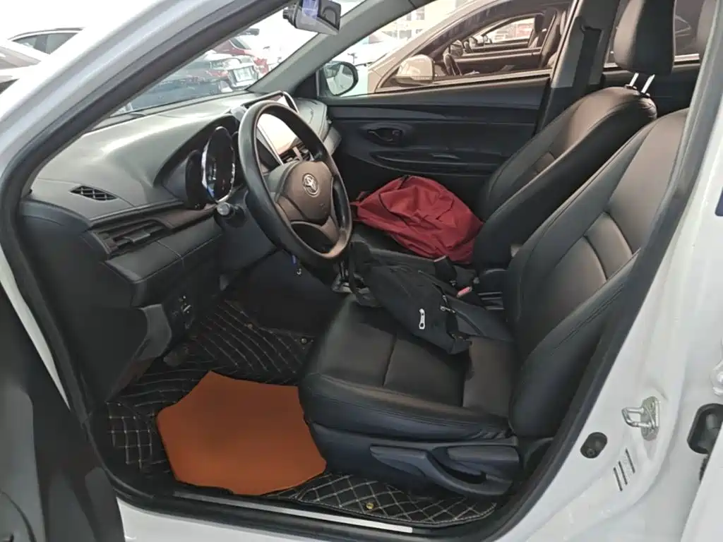 Toyota Yaris L 2018 — фото 15