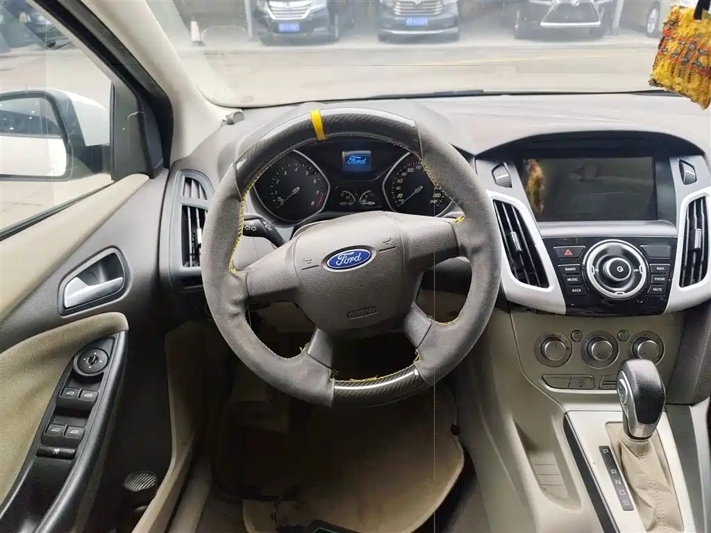 Ford Focus 2015 — фото 7
