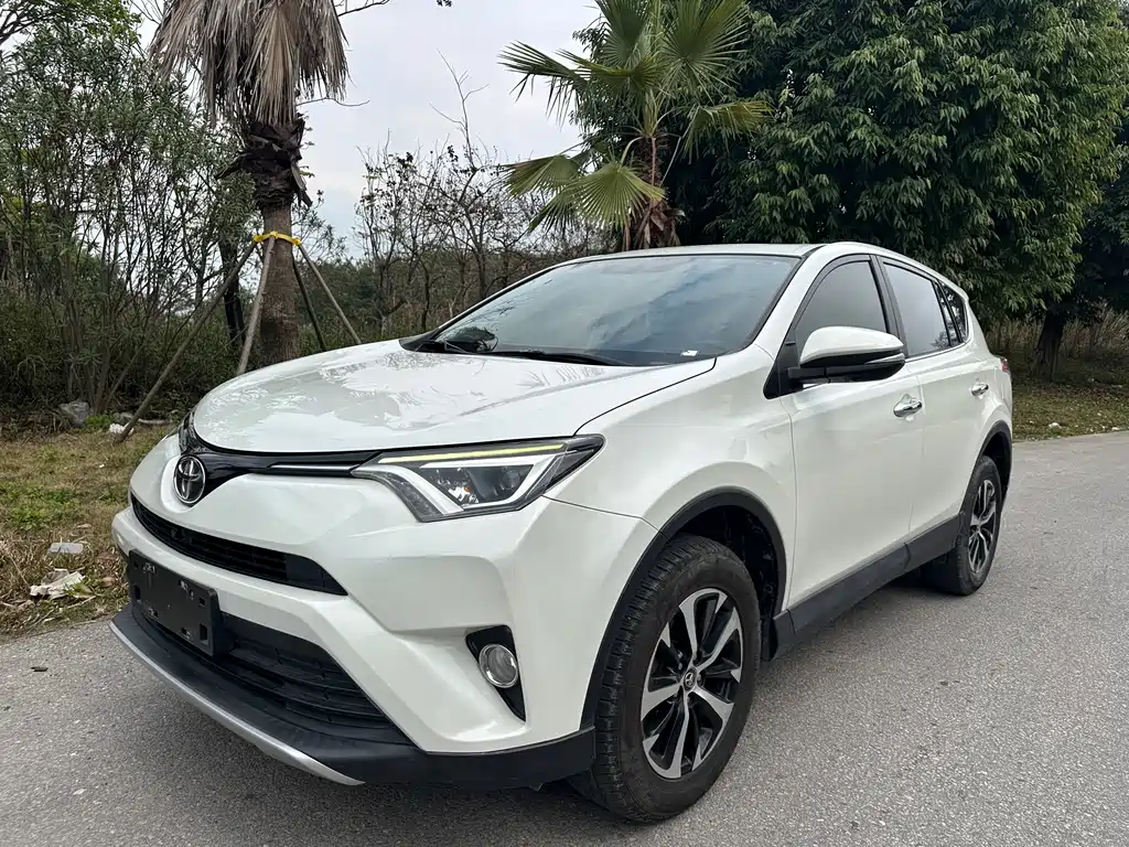 Toyota RAV4 2019 — фото 3