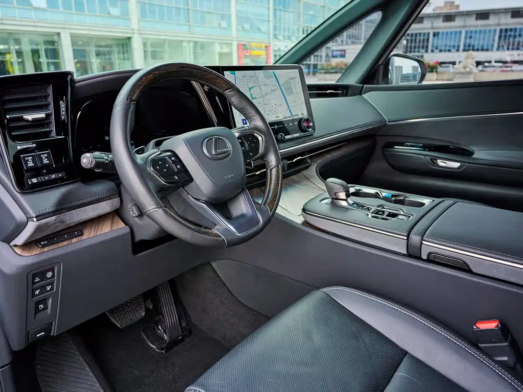 Lexus LM 2024 — фото 11